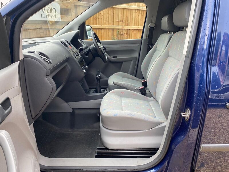 VOLKSWAGEN CADDY