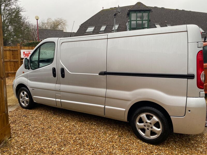 VAUXHALL VIVARO