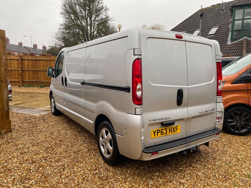 VAUXHALL VIVARO