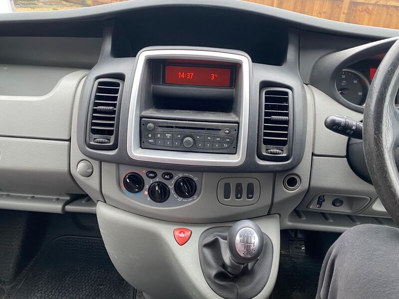 VAUXHALL VIVARO