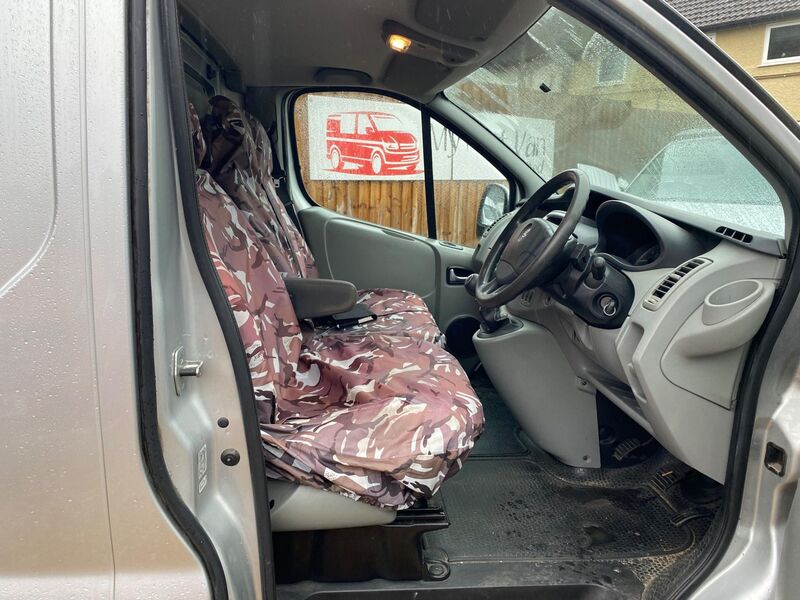 VAUXHALL VIVARO