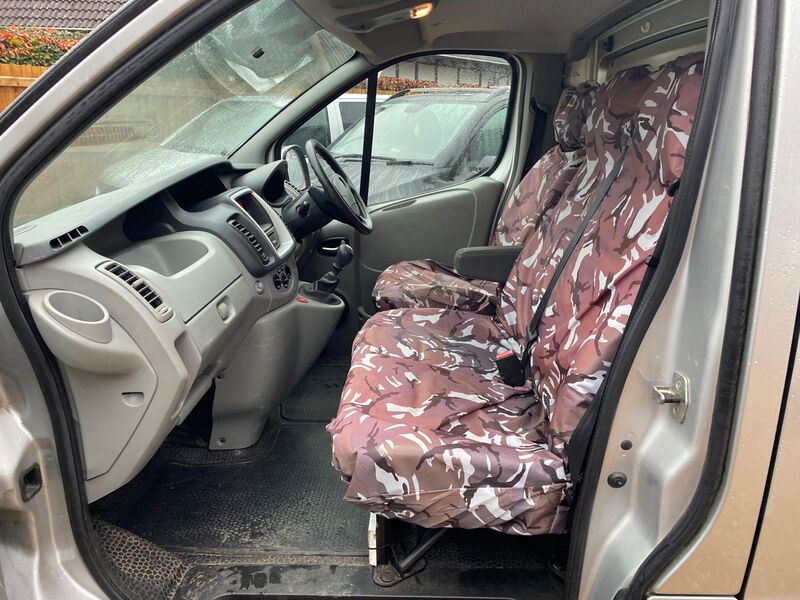 VAUXHALL VIVARO