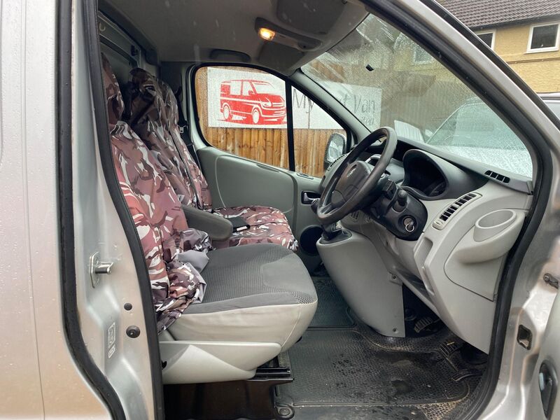 VAUXHALL VIVARO
