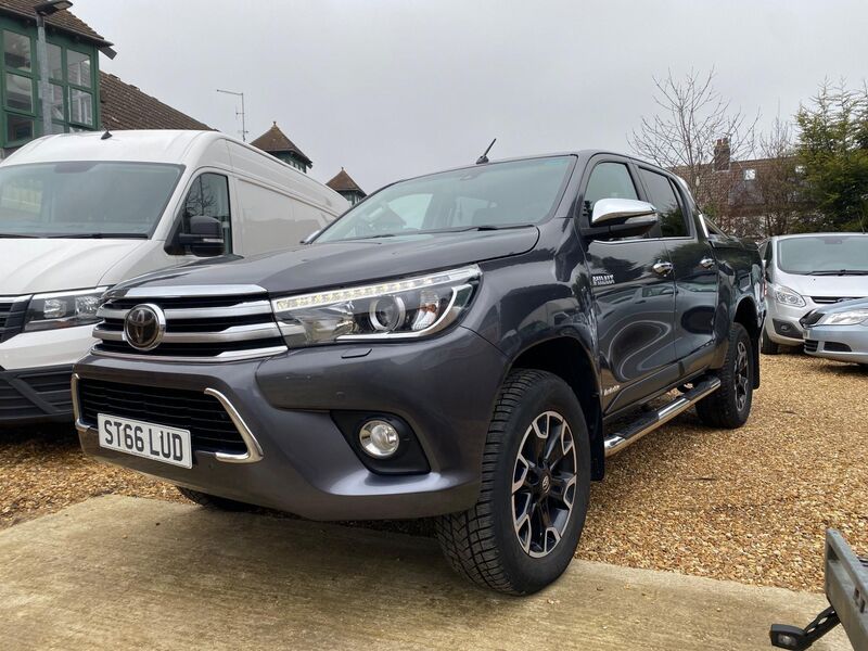 TOYOTA HILUX