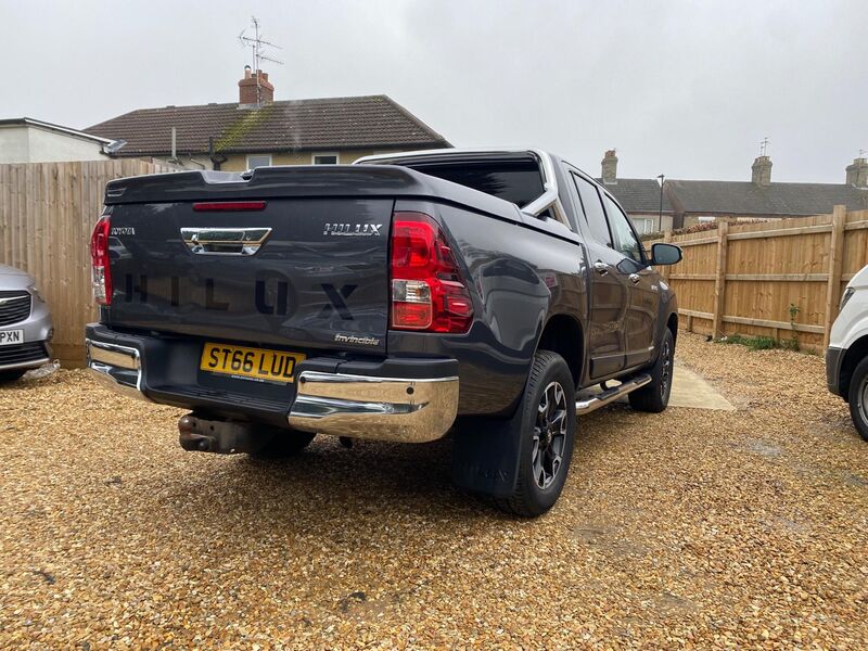 TOYOTA HILUX