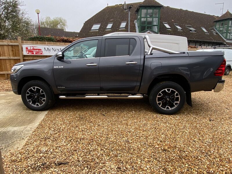 TOYOTA HILUX