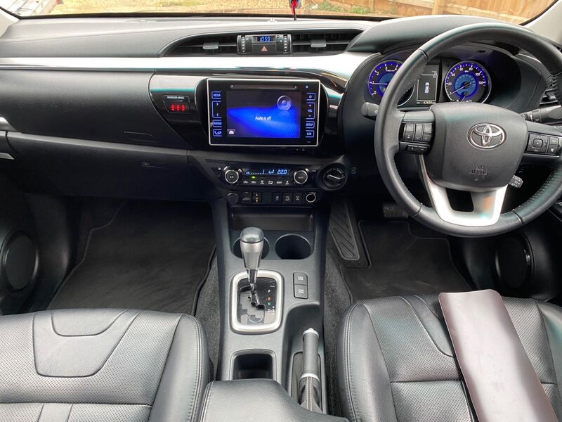 TOYOTA HILUX