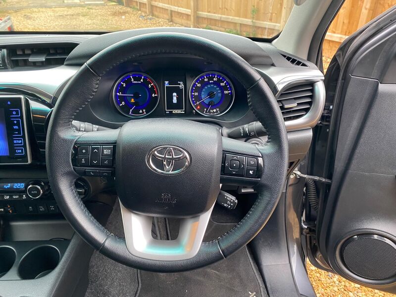TOYOTA HILUX