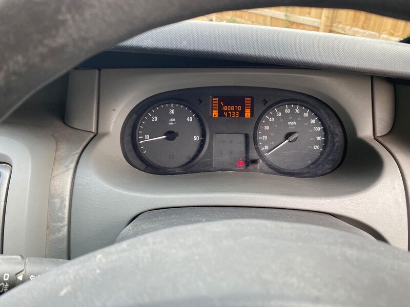 VAUXHALL VIVARO