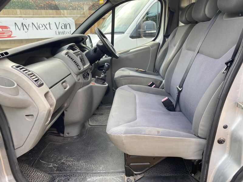 VAUXHALL VIVARO
