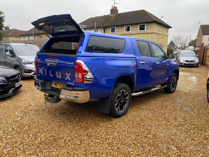 TOYOTA HILUX