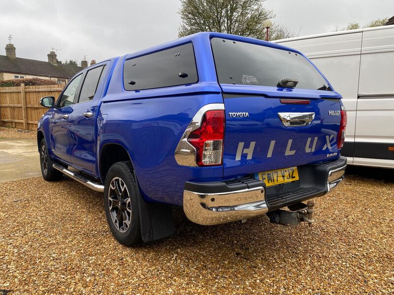 TOYOTA HILUX