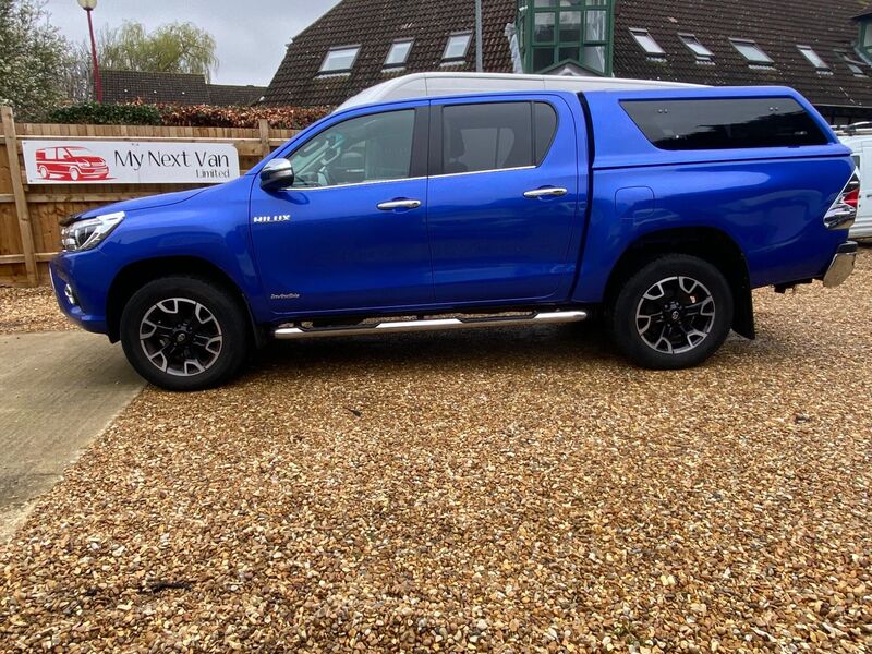 TOYOTA HILUX