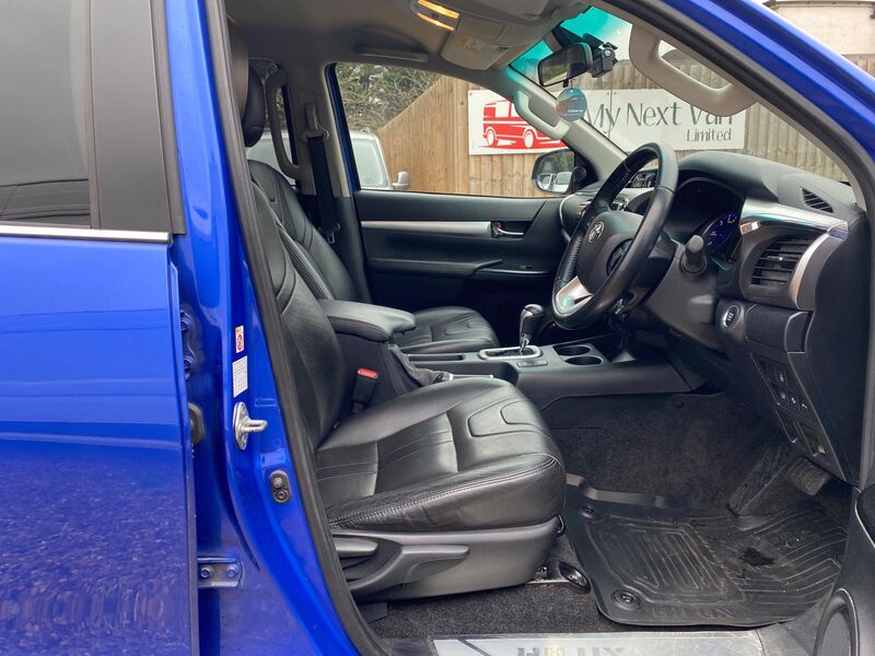 TOYOTA HILUX