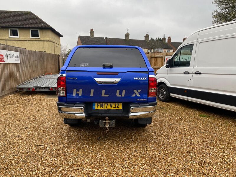 TOYOTA HILUX