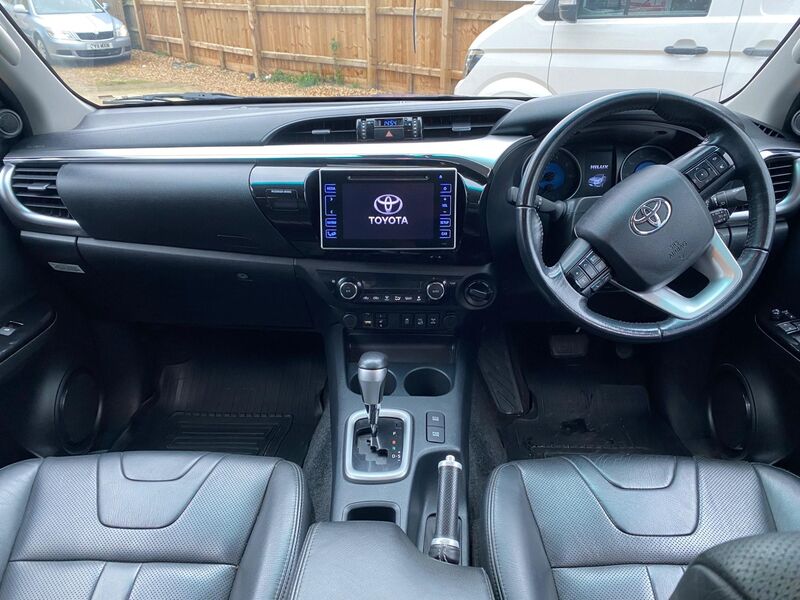 TOYOTA HILUX