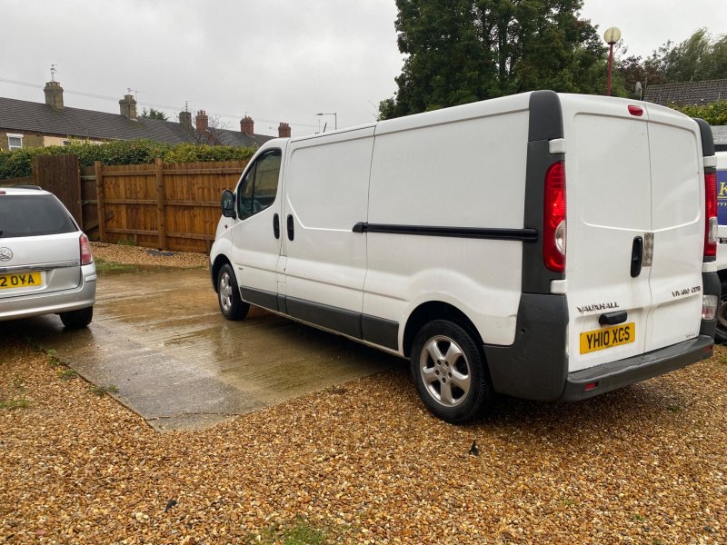 VAUXHALL VIVARO