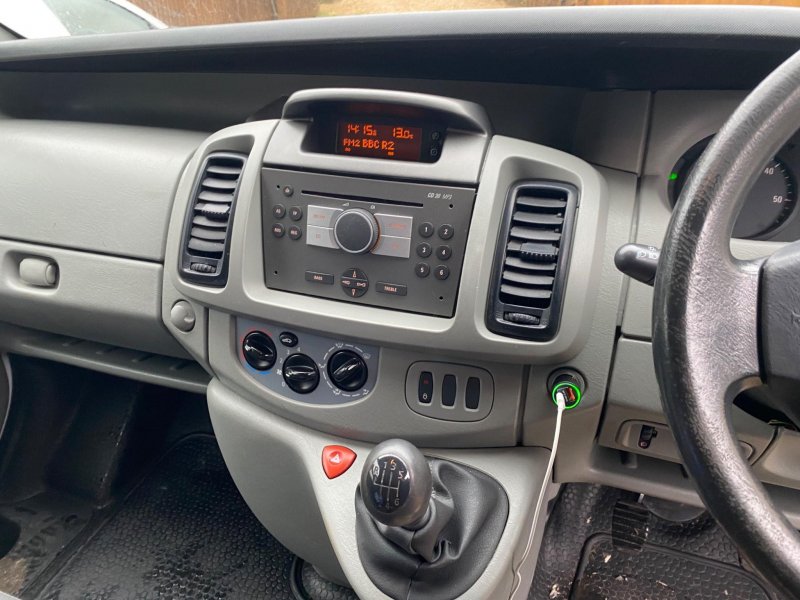 VAUXHALL VIVARO