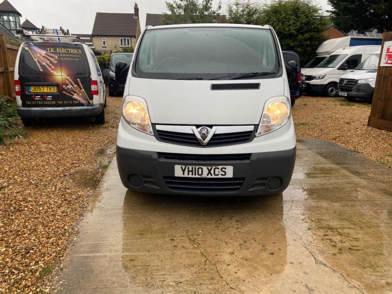 VAUXHALL VIVARO
