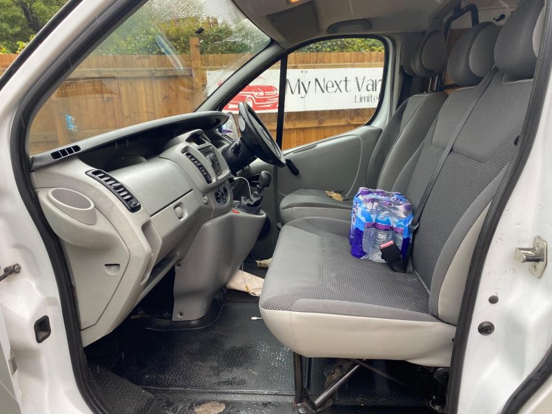 VAUXHALL VIVARO