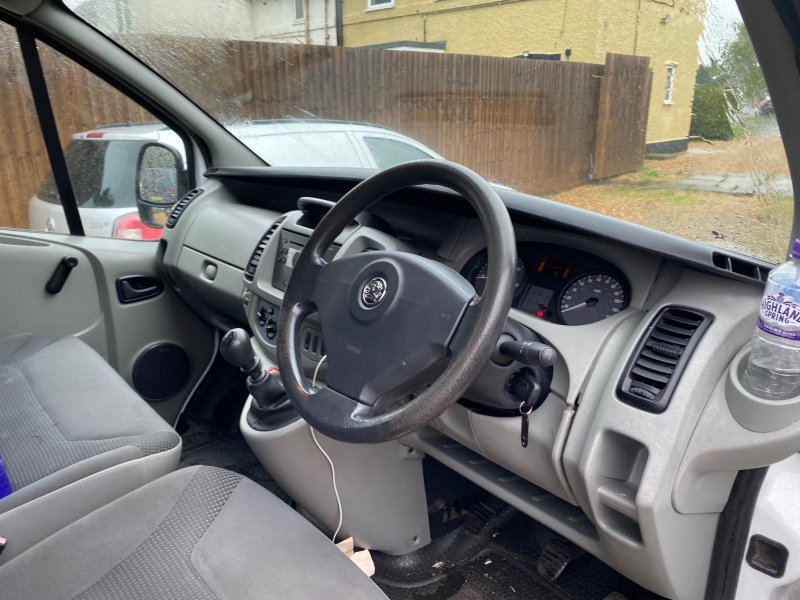 VAUXHALL VIVARO