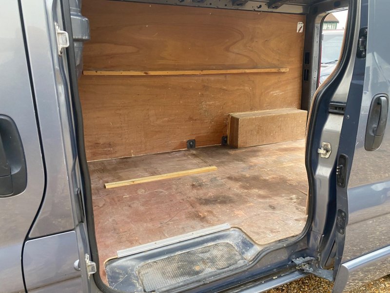 VAUXHALL VIVARO