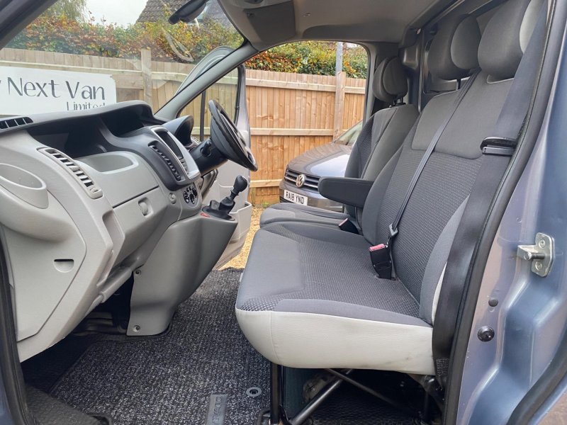 VAUXHALL VIVARO
