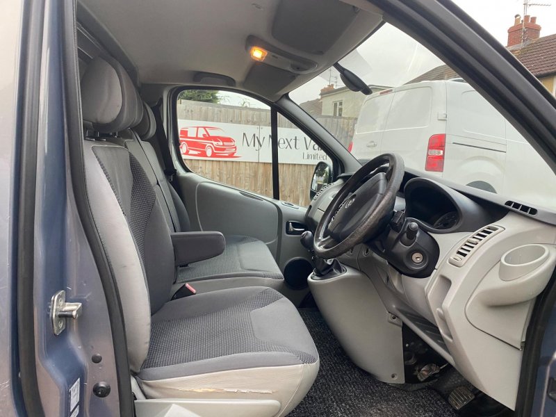 VAUXHALL VIVARO