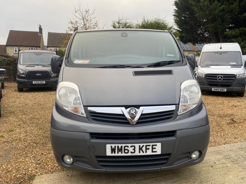 View VAUXHALL VIVARO 2.0 2900 CDTi Sportive FWD L3 4dr