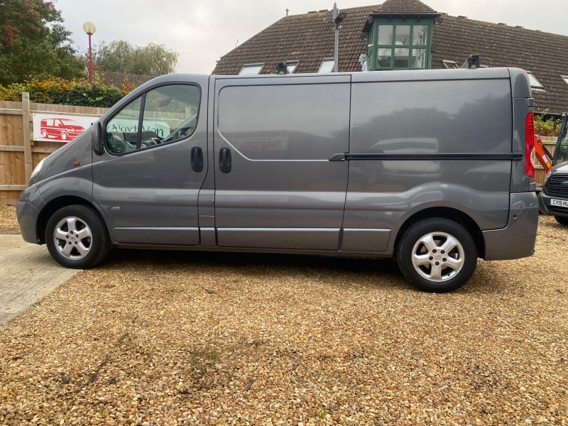 VAUXHALL VIVARO