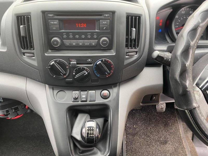 NISSAN NV200