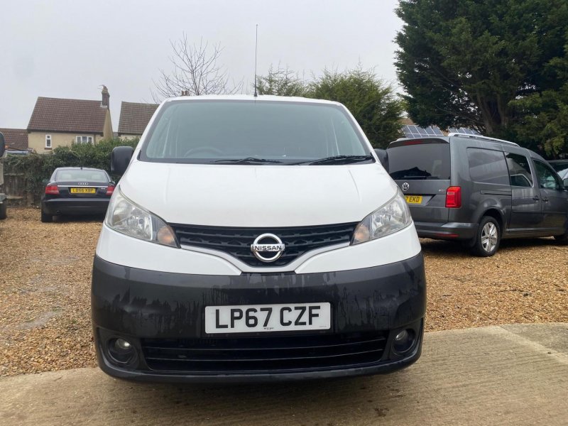 NISSAN NV200