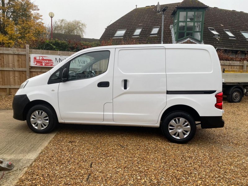 NISSAN NV200