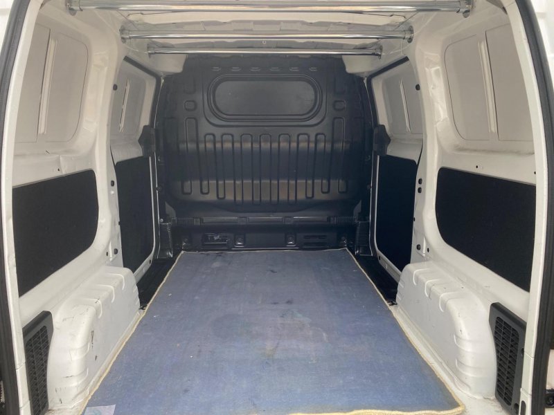 NISSAN NV200