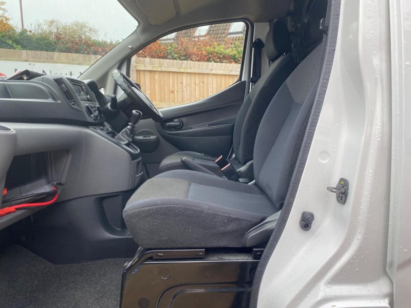 NISSAN NV200