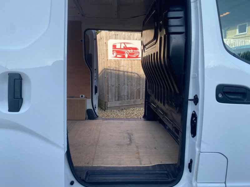 NISSAN NV200