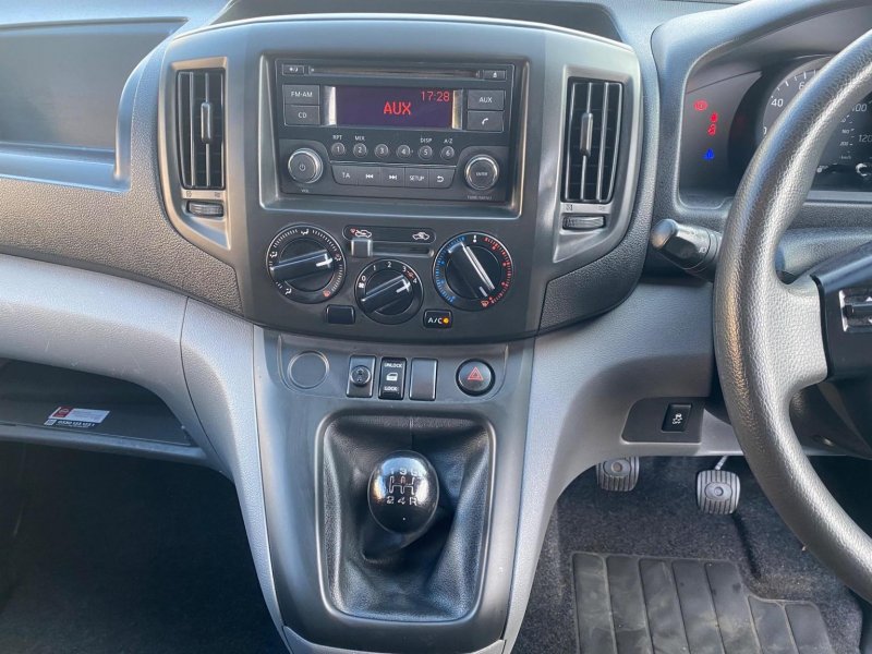 NISSAN NV200