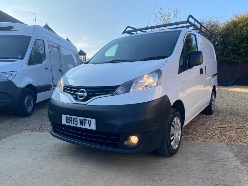 NISSAN NV200