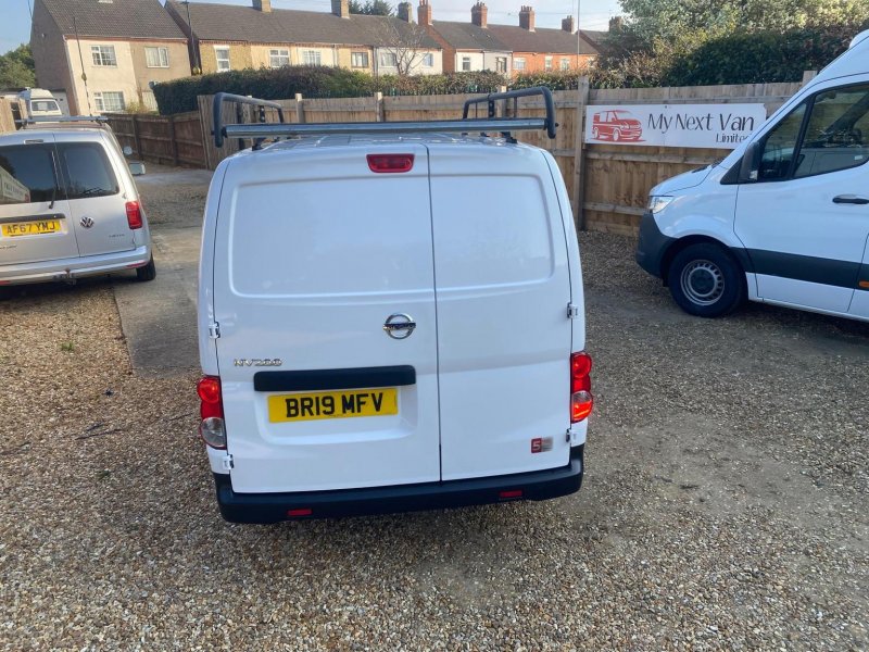 NISSAN NV200