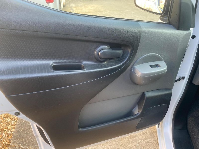NISSAN NV200
