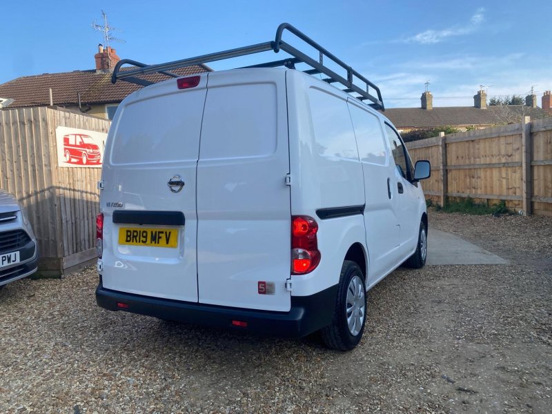 NISSAN NV200