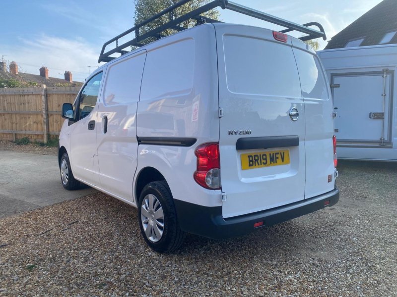 NISSAN NV200
