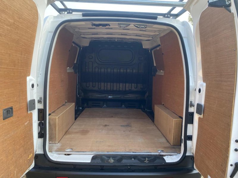 NISSAN NV200