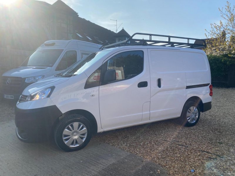 NISSAN NV200