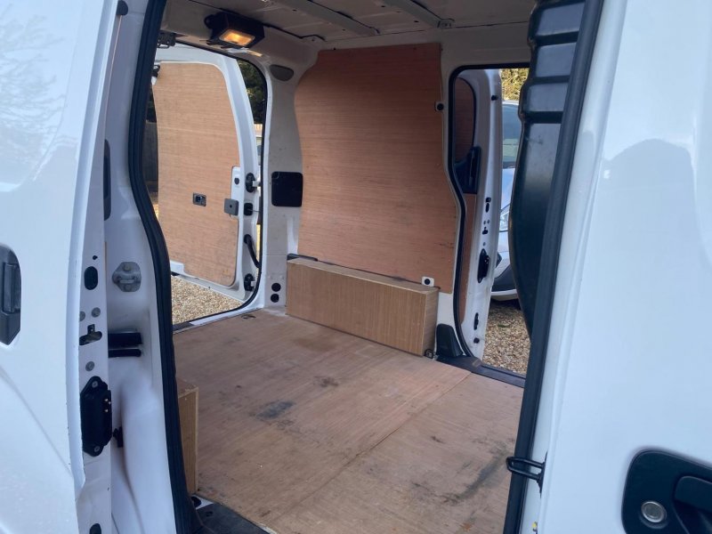 NISSAN NV200