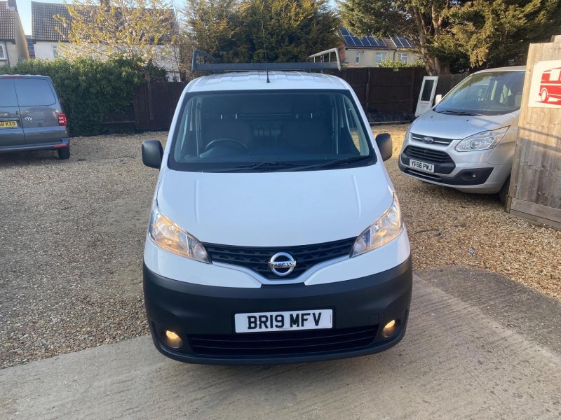 NISSAN NV200