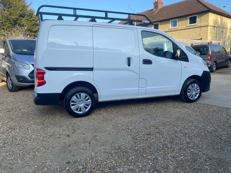 NISSAN NV200