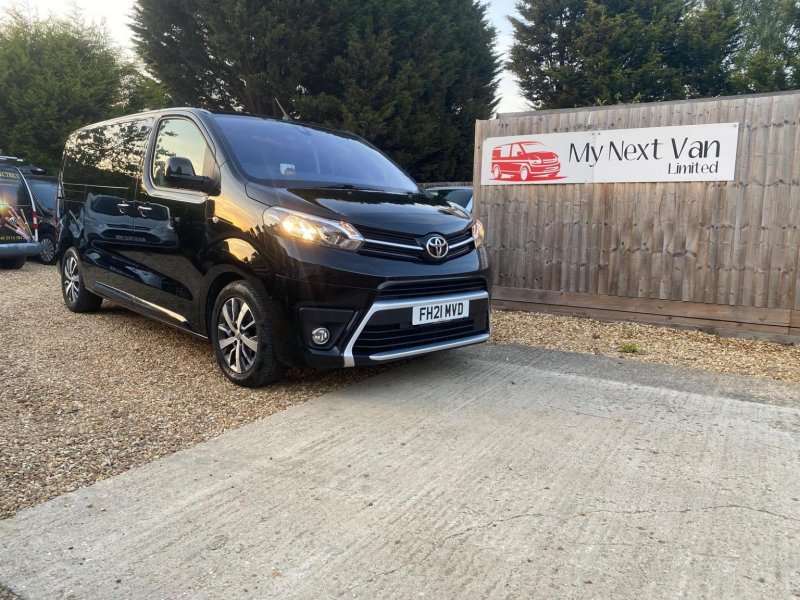 View TOYOTA PROACE VERSO 2.0D Family Medium MPV MWB Euro 6 (s/s) 5dr (8 Seat)