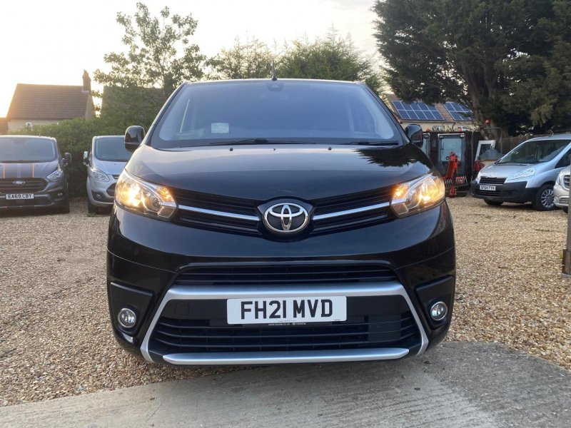 View TOYOTA PROACE VERSO 2.0D Family Medium MPV MWB Euro 6 (s/s) 5dr (8 Seat)