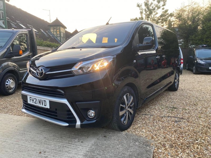 View TOYOTA PROACE VERSO 2.0D Family Medium MPV MWB Euro 6 (s/s) 5dr (8 Seat)